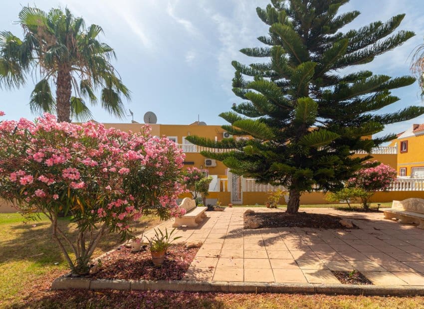 2 soveværelse Byhus til salg i Orihuela Costa med swimmingpool - € 229.000 (Ref: 9932429)