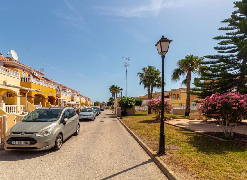 2 soveværelse Byhus til salg i Orihuela Costa med swimmingpool - € 229.000 (Ref: 9932429)