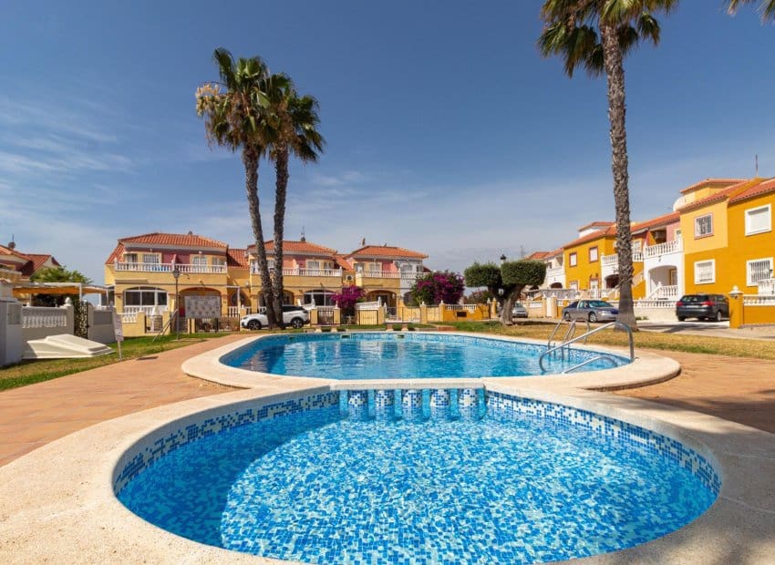 2 soveværelse Byhus til salg i Orihuela Costa med swimmingpool - € 229.000 (Ref: 9932429)