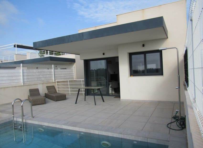 5 soveværelse Villa til salg i San Miguel de Salinas med swimmingpool - € 499.000 (Ref: 9932430)
