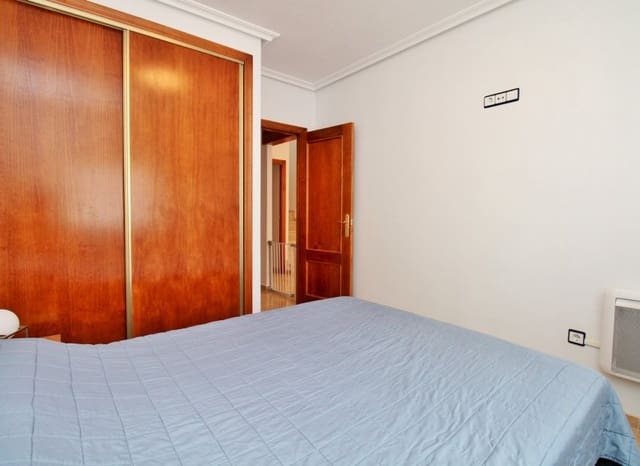 3 soveværelse Byhus til salg i San Miguel de Salinas med swimmingpool - € 209.990 (Ref: 9932431)