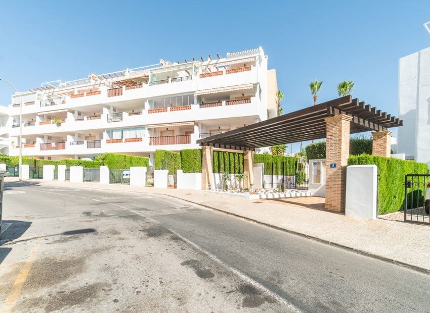 2 bedroom Apartment for sale in Orihuela Costa with pool - € 220,000 (Ref: 9936714)