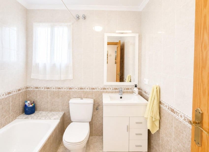 2 Zimmer Apartment zu verkaufen in Torrevieja - 149.000 € (Ref: 9944516)