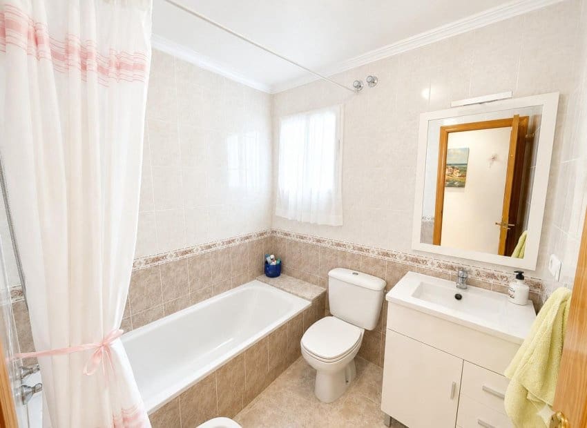 2 Zimmer Apartment zu verkaufen in Torrevieja - 149.000 € (Ref: 9944516)