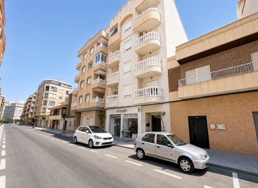 2 Zimmer Apartment zu verkaufen in Torrevieja - 149.000 € (Ref: 9944516)