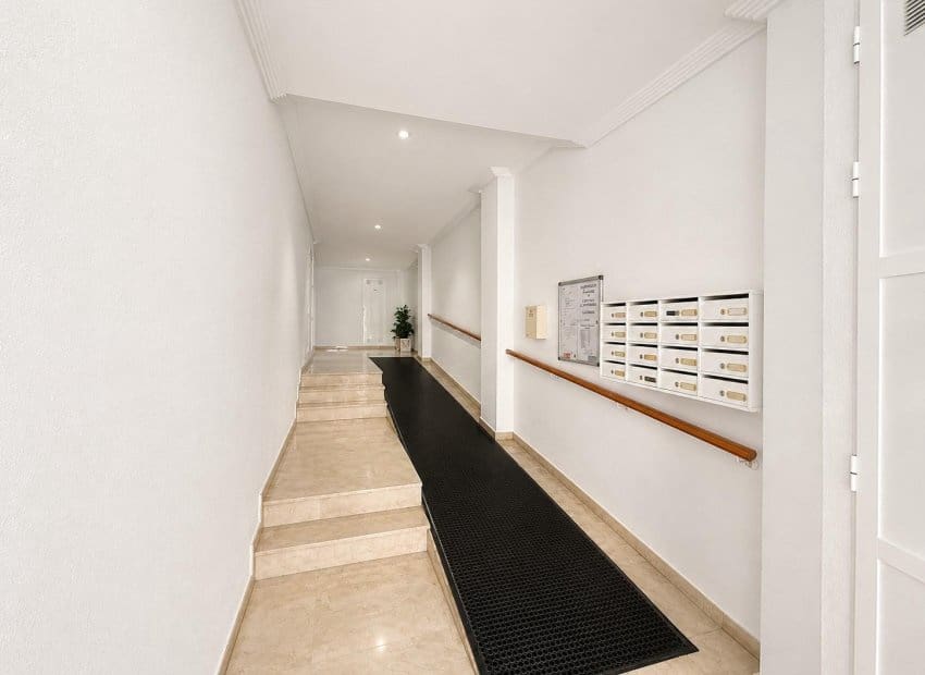 2 Zimmer Apartment zu verkaufen in Torrevieja - 149.000 € (Ref: 9944516)