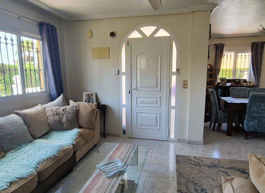 4 soveværelse Villa til salg i Villamartin med swimmingpool - € 399.995 (Ref: 9944518)