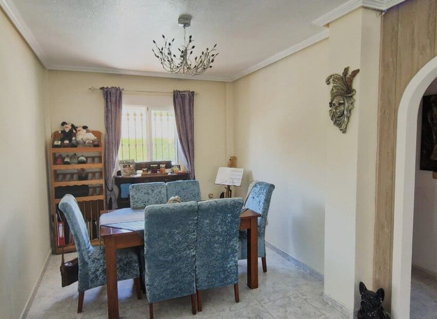 4 soveværelse Villa til salg i Villamartin med swimmingpool - € 399.995 (Ref: 9944518)