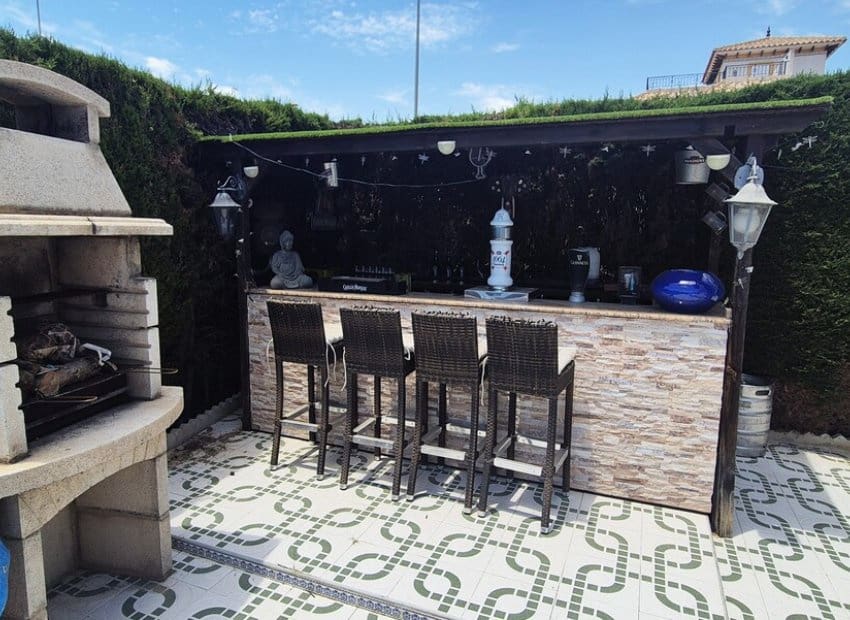 4 soveværelse Villa til salg i Villamartin med swimmingpool - € 399.995 (Ref: 9944518)
