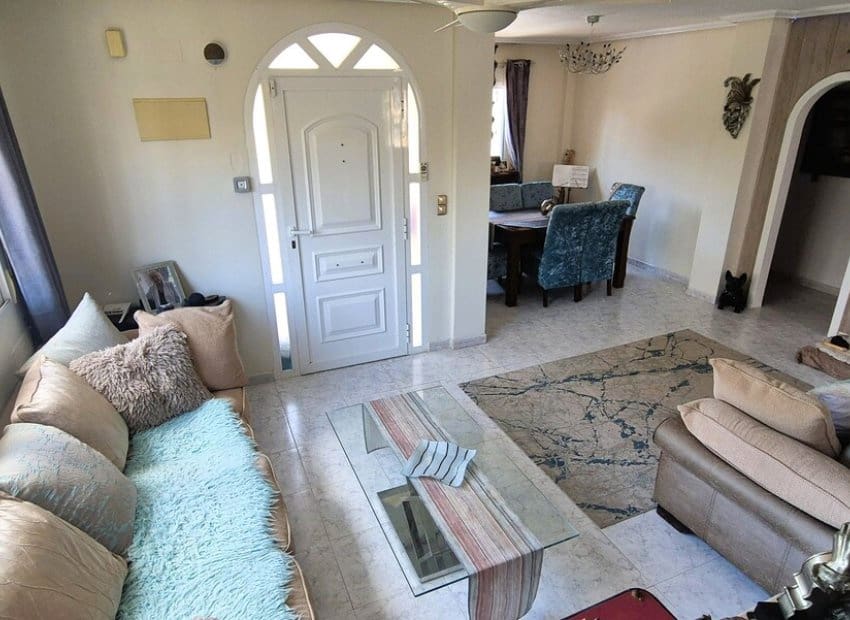 4 soveværelse Villa til salg i Villamartin med swimmingpool - € 399.995 (Ref: 9944518)