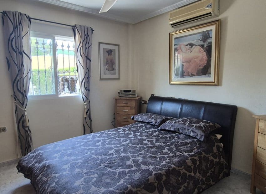 4 soveværelse Villa til salg i Villamartin med swimmingpool - € 399.995 (Ref: 9944518)