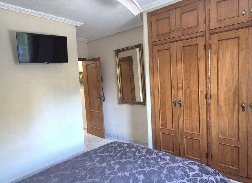 4 soveværelse Villa til salg i Villamartin med swimmingpool - € 399.995 (Ref: 9944518)