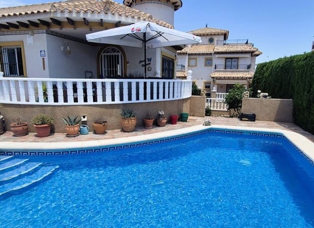 4 soveværelse Villa til salg i Villamartin, Orihuela med swimmingpool - € 399.995 (Ref: 9944518)