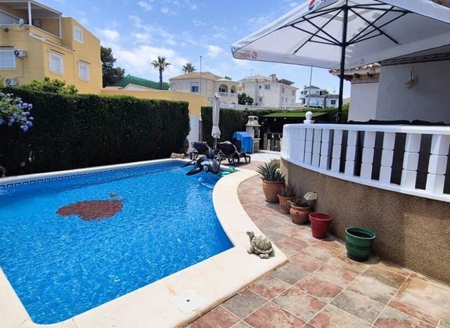 4 soveværelse Villa til salg i Villamartin, Orihuela med swimmingpool - € 399.995 (Ref: 9944518)