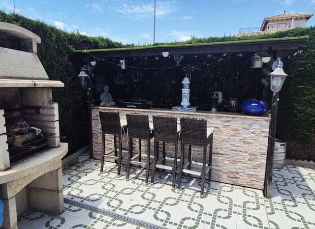4 soveværelse Villa til salg i Villamartin, Orihuela med swimmingpool - € 399.995 (Ref: 9944518)