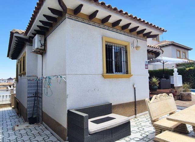 4 soveværelse Villa til salg i Villamartin, Orihuela med swimmingpool - € 399.995 (Ref: 9944518)