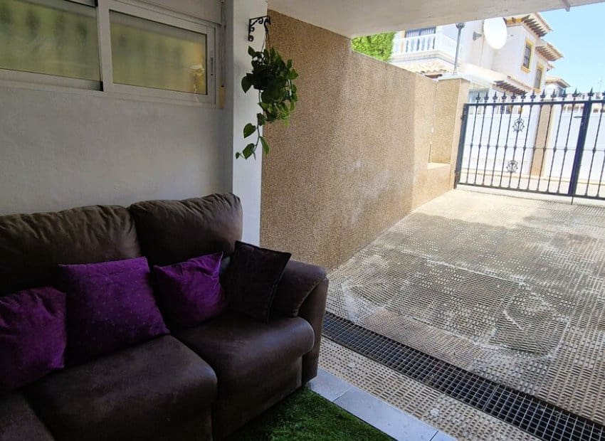 4 soveværelse Villa til salg i Villamartin med swimmingpool - € 399.995 (Ref: 9944518)