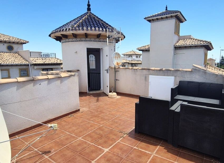 4 soveværelse Villa til salg i Villamartin med swimmingpool - € 399.995 (Ref: 9944518)