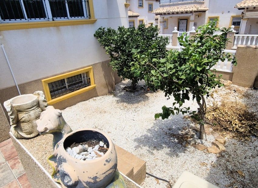 4 soveværelse Villa til salg i Villamartin med swimmingpool - € 399.995 (Ref: 9944518)