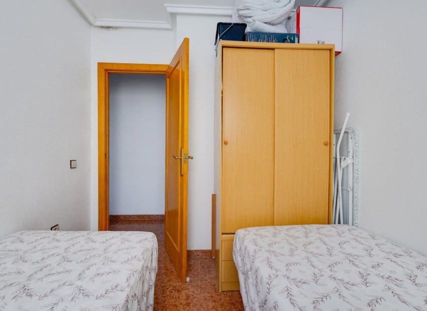 2 soveværelse Lejlighed til salg i Torrevieja med swimmingpool - € 129.969 (Ref: 9944519)