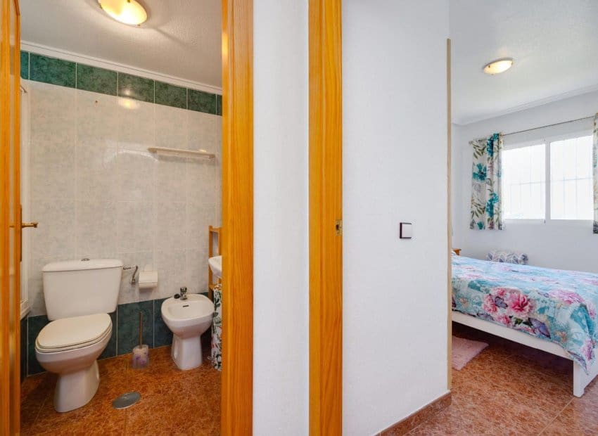 2 soveværelse Lejlighed til salg i Torrevieja med swimmingpool - € 129.969 (Ref: 9944519)