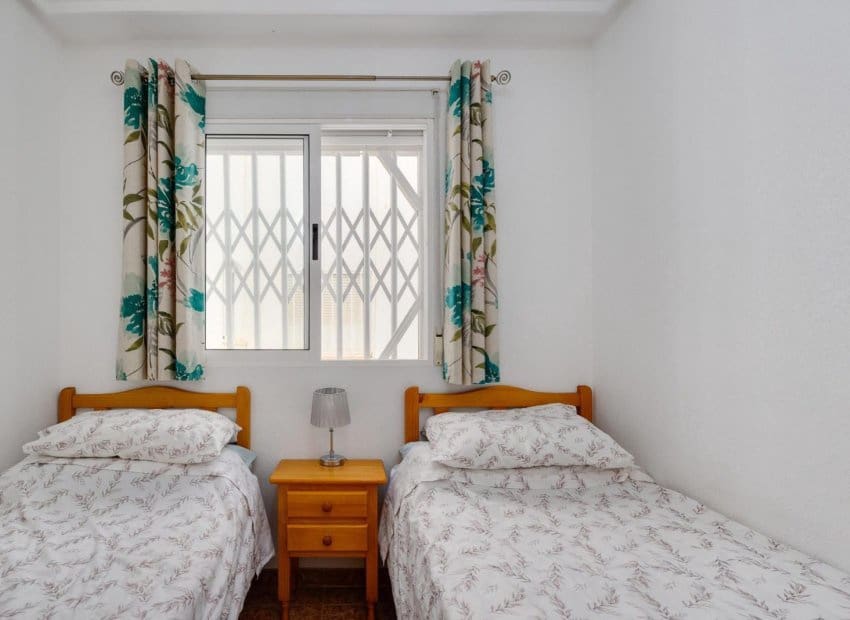 2 soveværelse Lejlighed til salg i Torrevieja med swimmingpool - € 129.969 (Ref: 9944519)