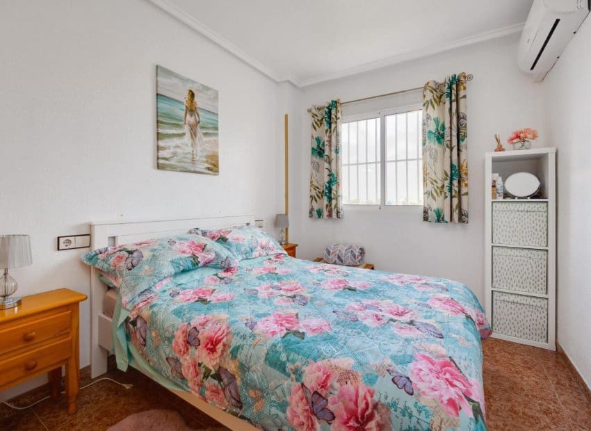 2 soveværelse Lejlighed til salg i Torrevieja med swimmingpool - € 129.969 (Ref: 9944519)