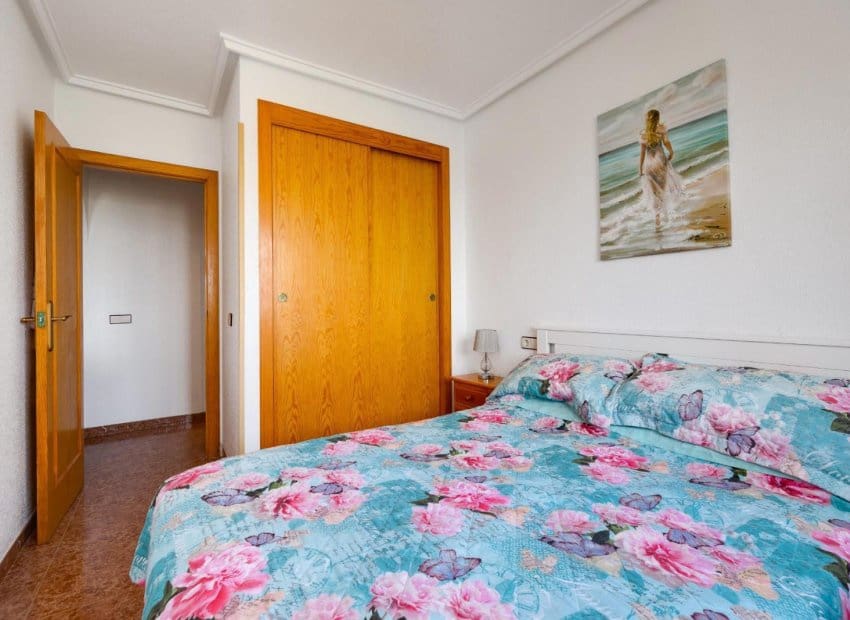 2 soveværelse Lejlighed til salg i Torrevieja med swimmingpool - € 129.969 (Ref: 9944519)