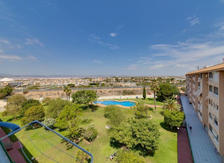 2 soveværelse Lejlighed til salg i Torrevieja med swimmingpool - € 129.969 (Ref: 9944519)