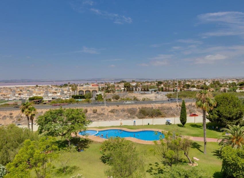 2 soveværelse Lejlighed til salg i Torrevieja med swimmingpool - € 129.969 (Ref: 9944519)