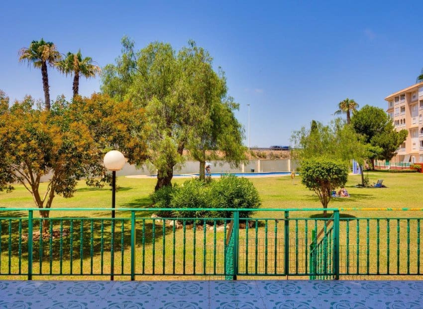 2 soveværelse Lejlighed til salg i Torrevieja med swimmingpool - € 129.969 (Ref: 9944519)