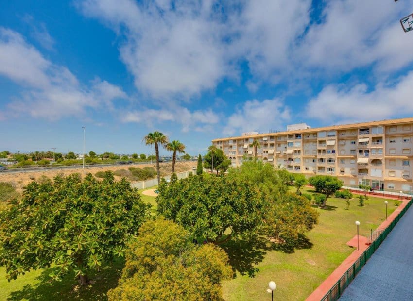 2 soveværelse Lejlighed til salg i Torrevieja med swimmingpool - € 129.969 (Ref: 9944519)