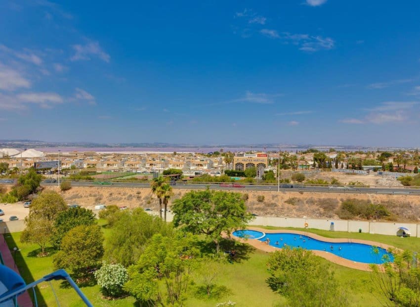 2 soveværelse Lejlighed til salg i Torrevieja med swimmingpool - € 129.969 (Ref: 9944519)
