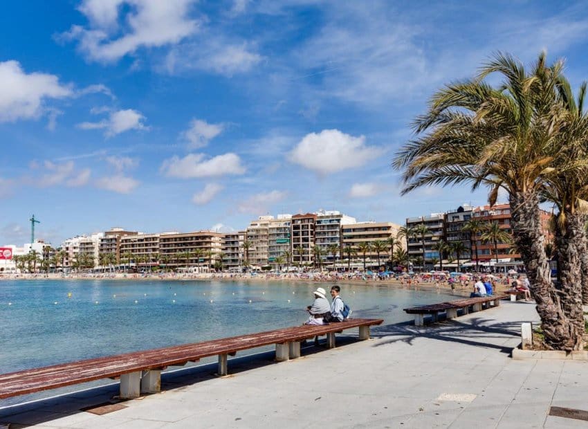2 soveværelse Lejlighed til salg i Torrevieja med swimmingpool - € 129.969 (Ref: 9944519)