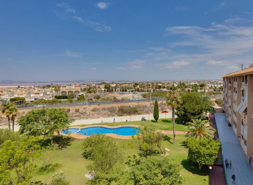 2 soveværelse Lejlighed til salg i Torrevieja med swimmingpool - € 129.969 (Ref: 9944519)