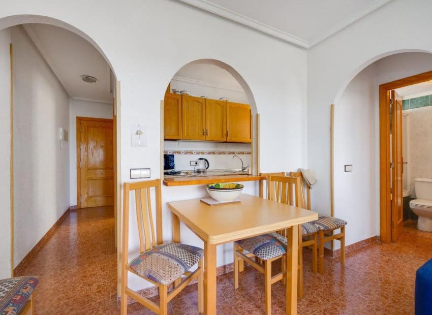 2 soveværelse Lejlighed til salg i Torrevieja med swimmingpool - € 129.969 (Ref: 9944519)
