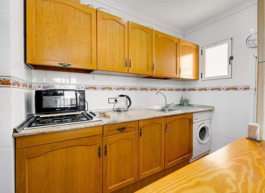 2 soveværelse Lejlighed til salg i Torrevieja med swimmingpool - € 129.969 (Ref: 9944519)
