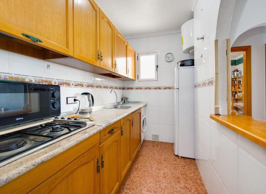 2 soveværelse Lejlighed til salg i Torrevieja med swimmingpool - € 129.969 (Ref: 9944519)