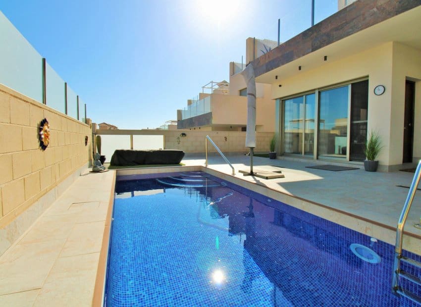 3 sypialnia Willa na sprzedaż w Villamartin z basenem - 375 000 € (Ref: 9946630)
