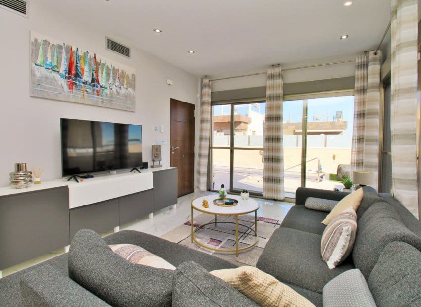 3 sypialnia Willa na sprzedaż w Villamartin z basenem - 375 000 € (Ref: 9946630)