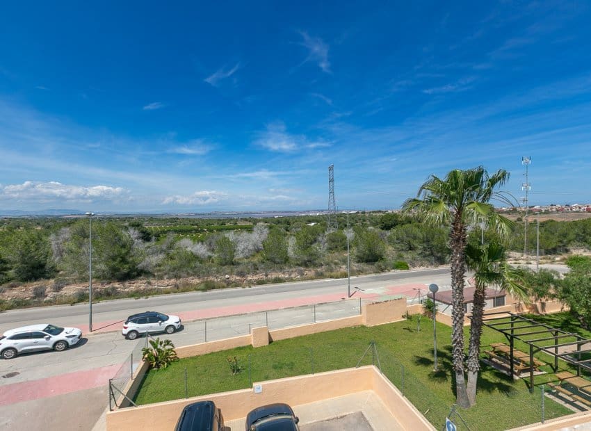 3 soveværelse Villa til salg i Villamartin med swimmingpool - € 369.000 (Ref: 9946632)