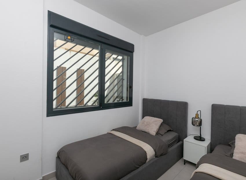 3 soveværelse Villa til salg i Villamartin med swimmingpool - € 369.000 (Ref: 9946632)