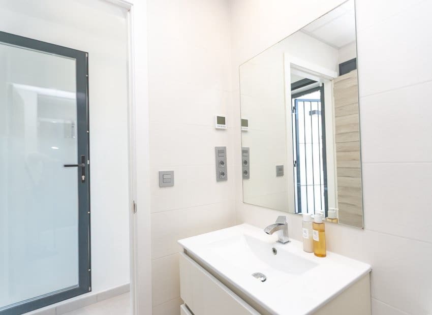 3 soveværelse Villa til salg i Villamartin med swimmingpool - € 369.000 (Ref: 9946632)