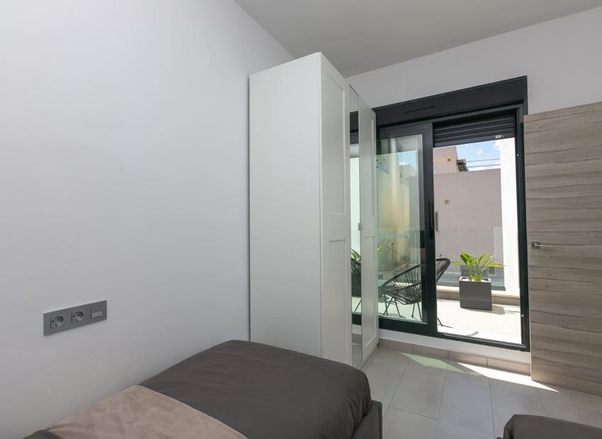 3 soveværelse Villa til salg i Villamartin med swimmingpool - € 369.000 (Ref: 9946632)