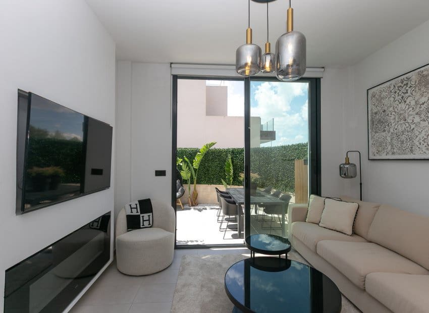 3 soveværelse Villa til salg i Villamartin med swimmingpool - € 369.000 (Ref: 9946632)