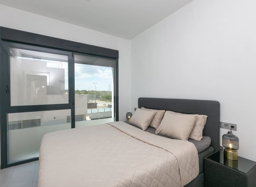3 soveværelse Villa til salg i Villamartin med swimmingpool - € 369.000 (Ref: 9946632)