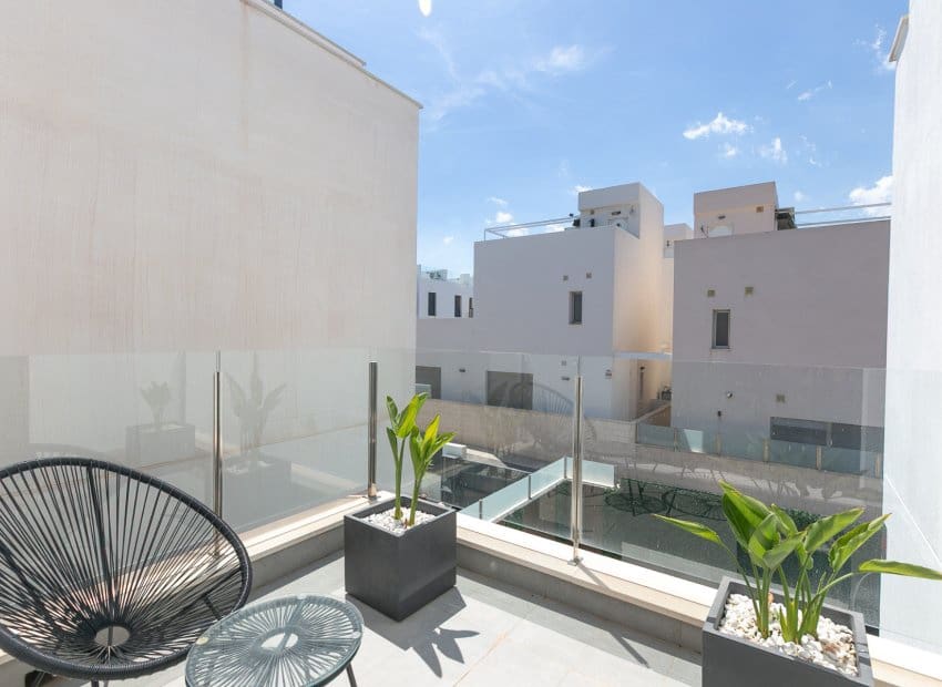 3 soveværelse Villa til salg i Villamartin med swimmingpool - € 369.000 (Ref: 9946632)