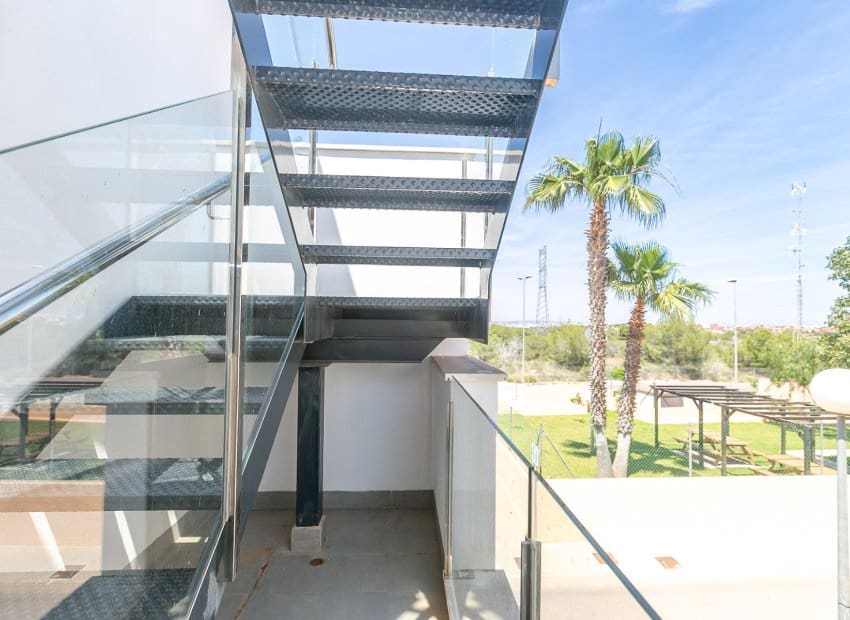3 soveværelse Villa til salg i Villamartin med swimmingpool - € 369.000 (Ref: 9946632)