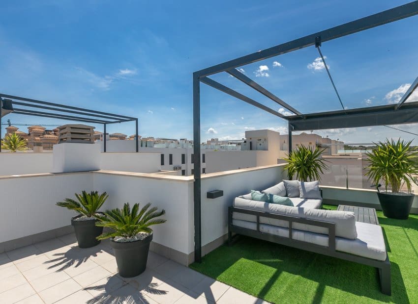 3 soveværelse Villa til salg i Villamartin med swimmingpool - € 369.000 (Ref: 9946632)