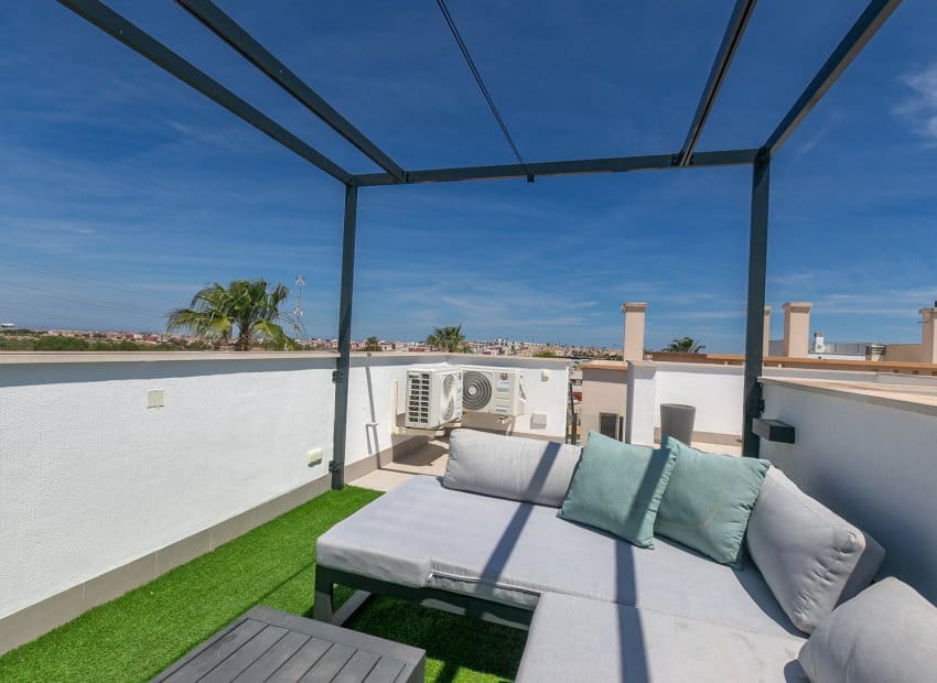 3 soveværelse Villa til salg i Villamartin med swimmingpool - € 369.000 (Ref: 9946632)